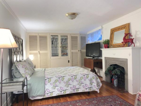 Charming Bloor West Retreat